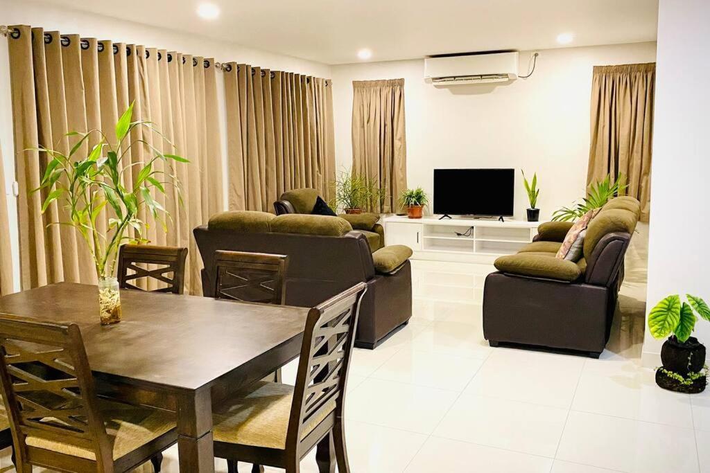 Lovely 4-Bedroom Holiday Home With Free Parking. Lautoka Exterior photo